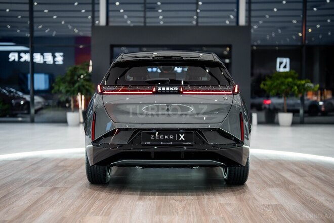 ZEEKR X-4