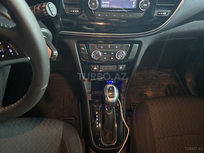 Opel Mokka X-8