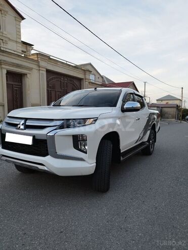 Mitsubishi L200-9