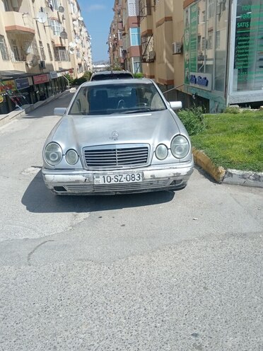 Mercedes E 230-1