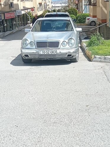 Mercedes E 230-3