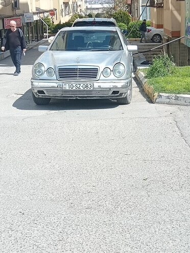 Mercedes E 230-2