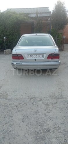 Mercedes E 230-4