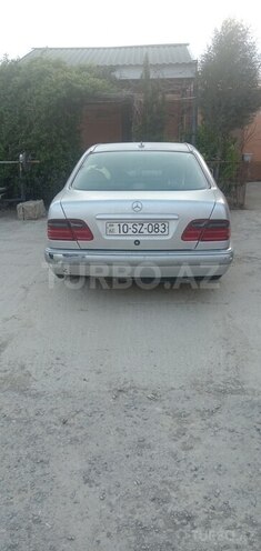 Mercedes E 230-5
