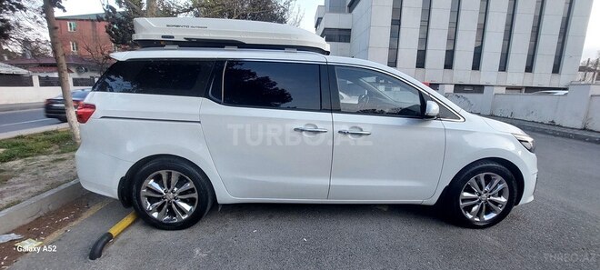 Kia Carnival-5