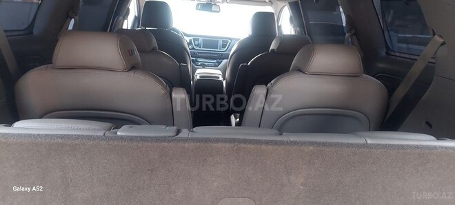 Kia Carnival-15