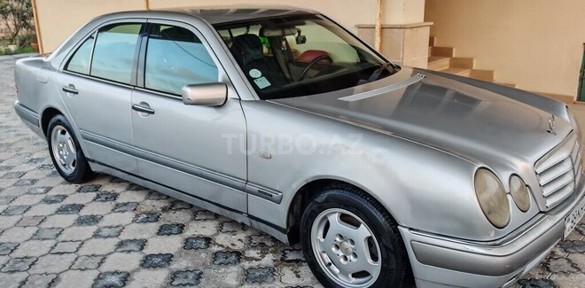 Mercedes E 220-2