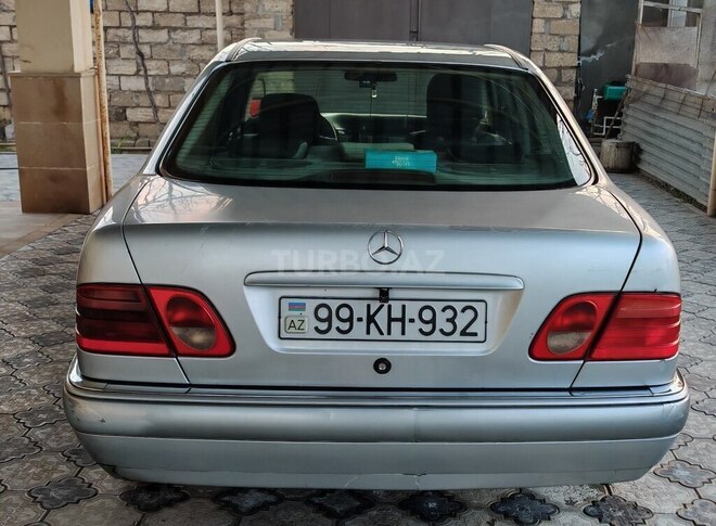 Mercedes E 220-4