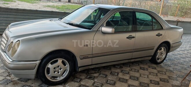 Mercedes E 220-3