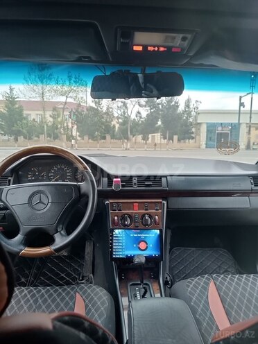 Mercedes 220 E-5