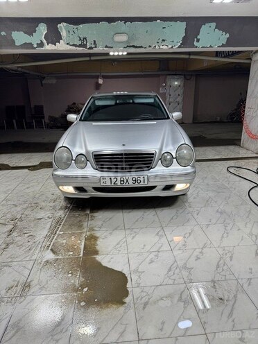 Mercedes E 220-1
