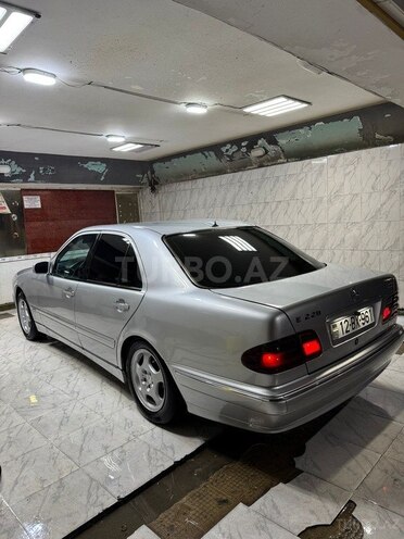 Mercedes E 220-7