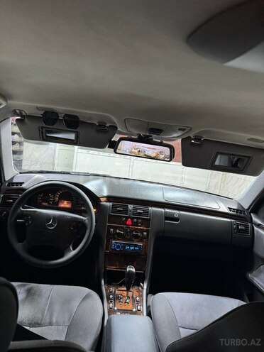 Mercedes E 220-9