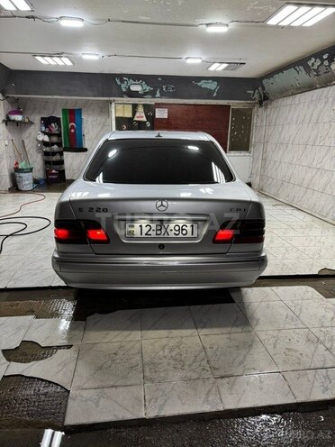 Mercedes E 220-6