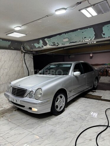 Mercedes E 220-2