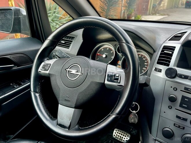 Opel Zafira-10