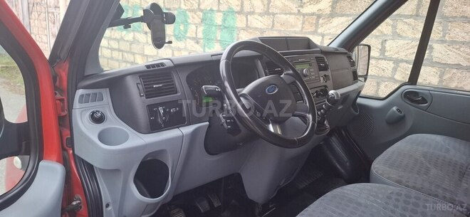 Ford Transit-3