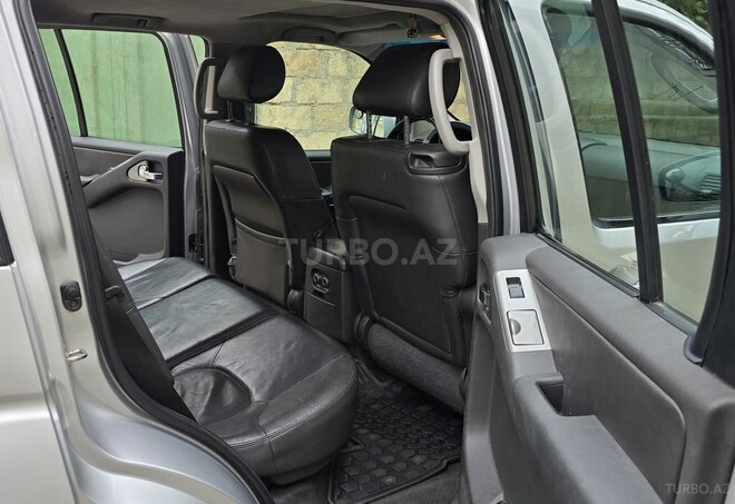 Nissan Pathfinder-7