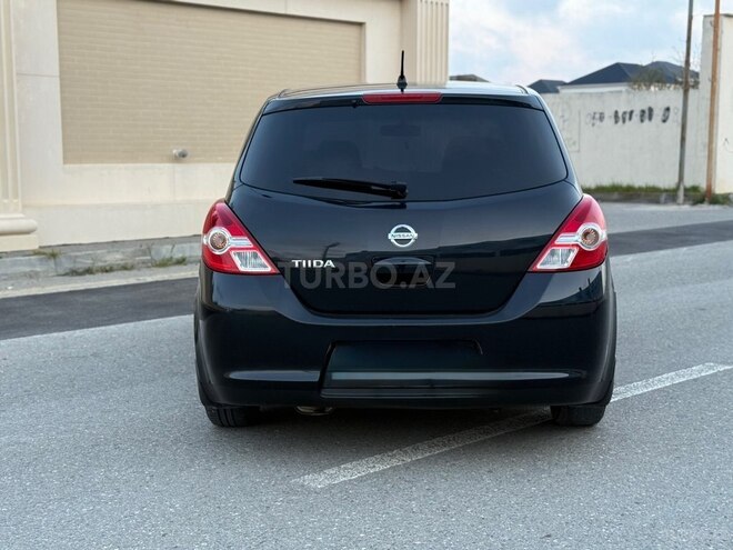 Nissan Tiida-5