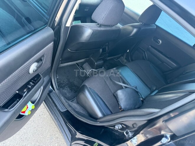 Nissan Tiida-11