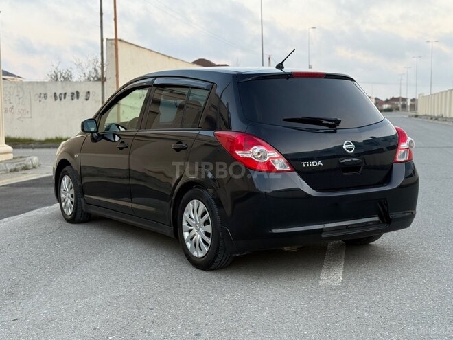 Nissan Tiida-4