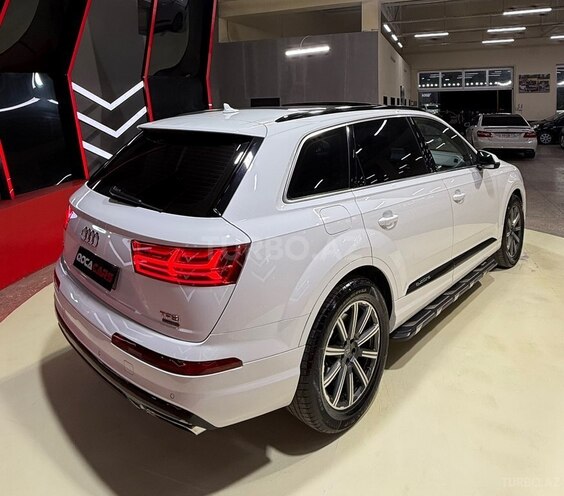 Audi Q7-10