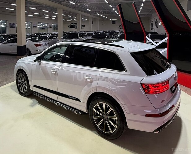 Audi Q7-8