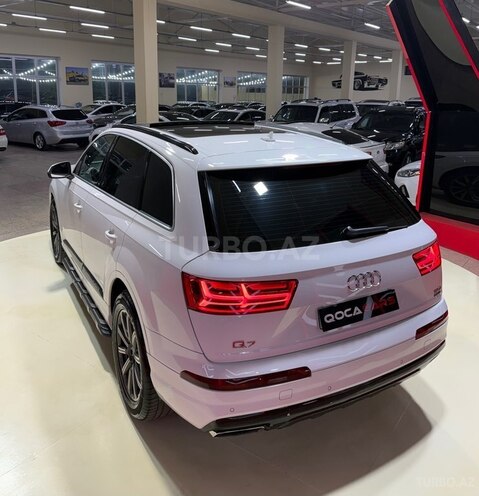 Audi Q7-9
