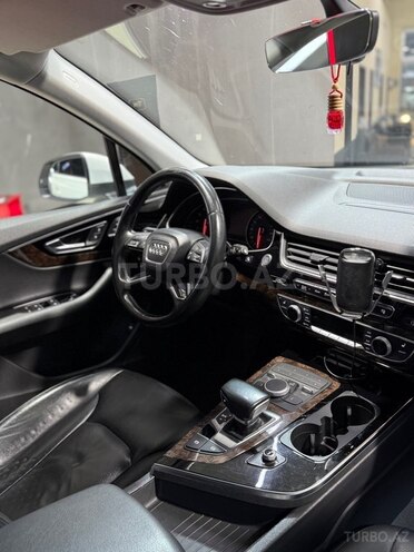Audi Q7-15