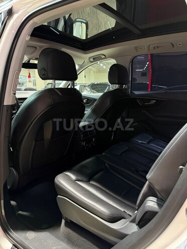 Audi Q7-18