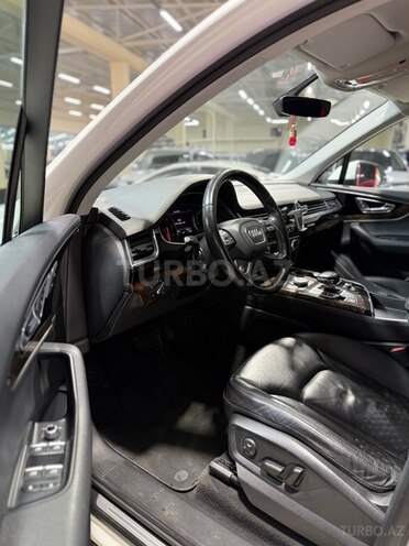 Audi Q7-14
