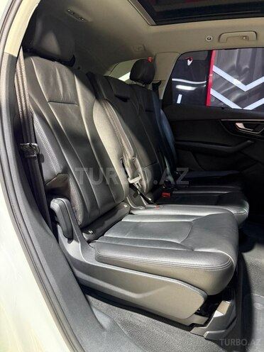 Audi Q7-19