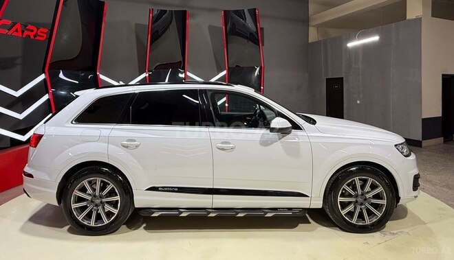 Audi Q7-5