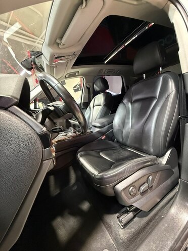Audi Q7-13