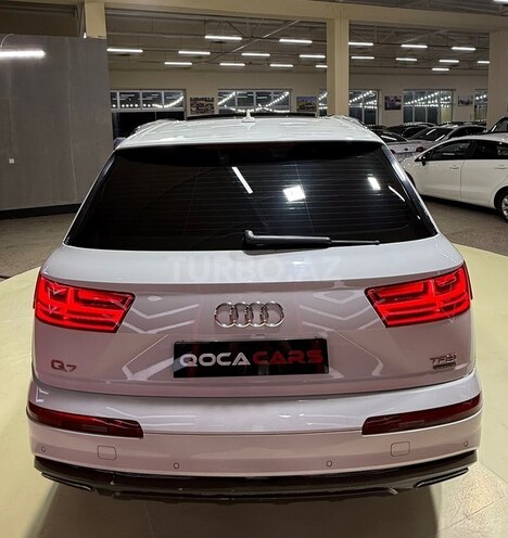 Audi Q7-11