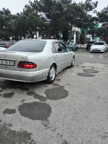 Mercedes E 320-13