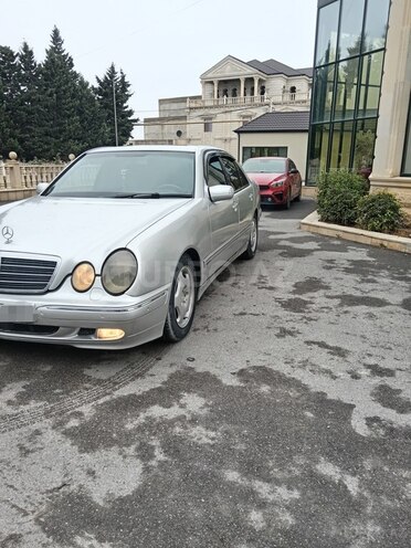 Mercedes E 320-3
