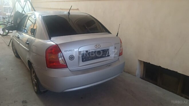 Hyundai Accent-2