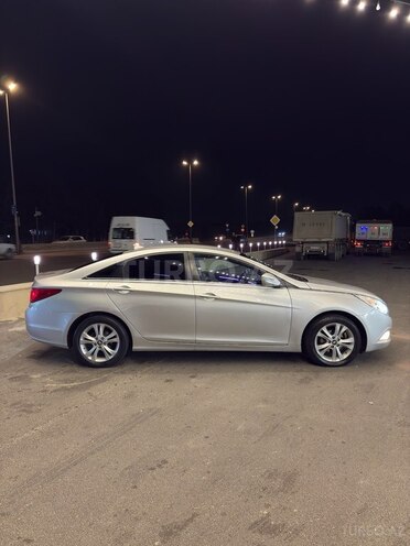 Hyundai Sonata-8