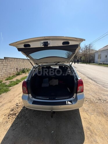 Toyota Avensis-10