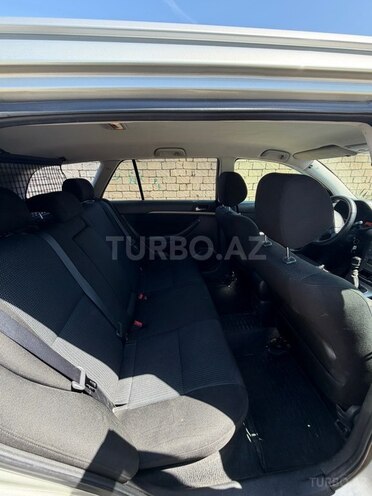 Toyota Avensis-13