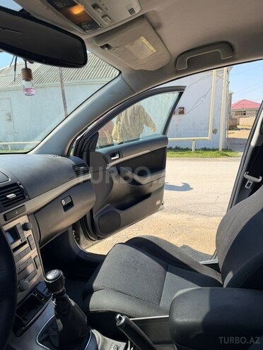 Toyota Avensis-16