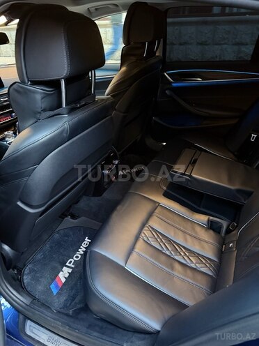 BMW 530e-13