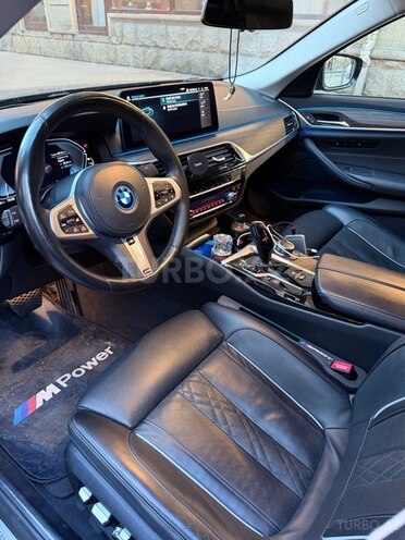 BMW 530e-12