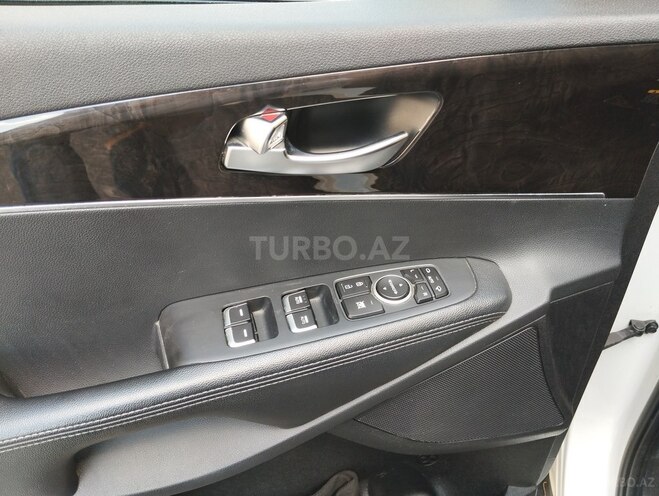 Kia Sorento-13