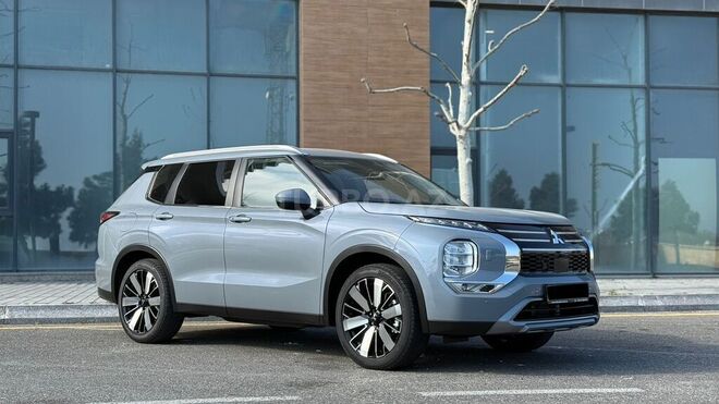 Mitsubishi Outlander-1