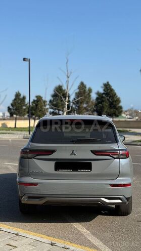 Mitsubishi Outlander-3