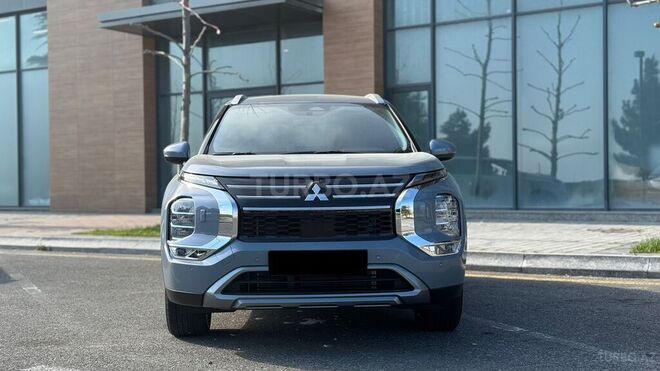 Mitsubishi Outlander-2