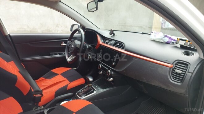 Kia Rio-7