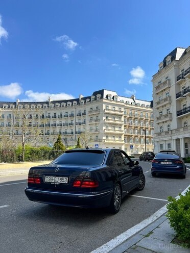 Mercedes E 220-3